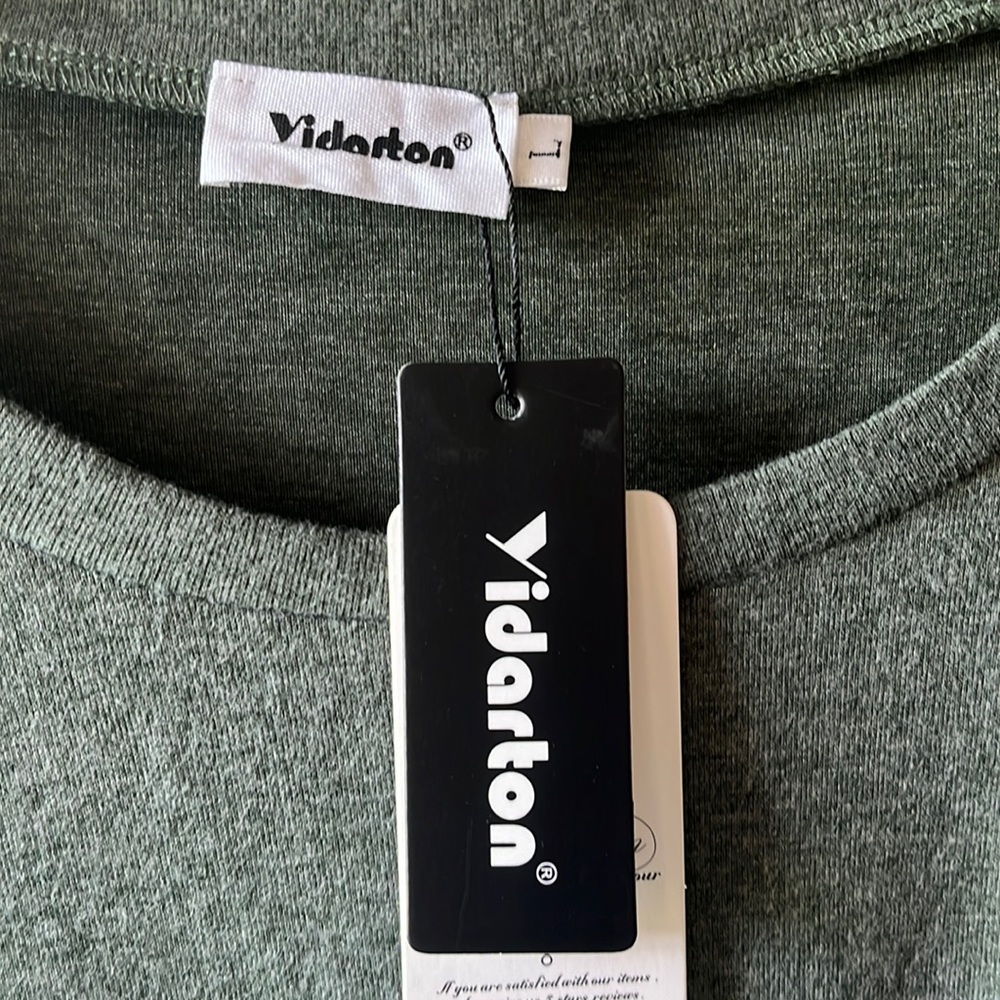 YIDARTON Size large long sleeve T-shirt material with cute not at bottom green